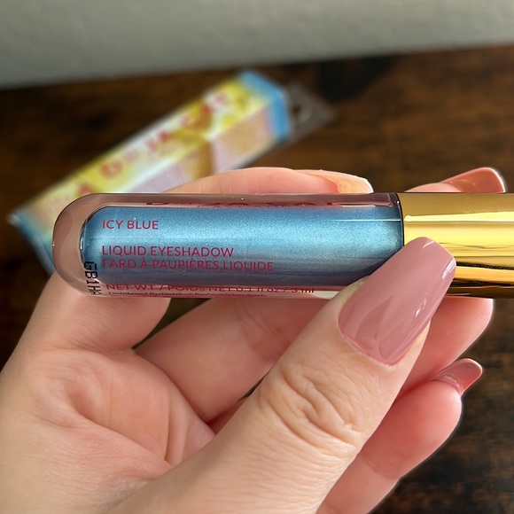 Doja Cat Icy Blue Liquid Eyeshadow - Picture 5 of 10